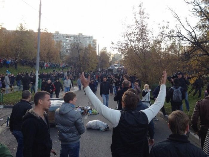 Последствия протеста и погром в Бирюлево (28 фото + видео)