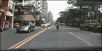 Происшествия на дорогах и аварии с видеорегистраторов (19 гифок)