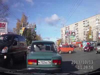 "Запорожец" против Land Cruiser - ДТП с неожиданным исходом (3.9 мб)
