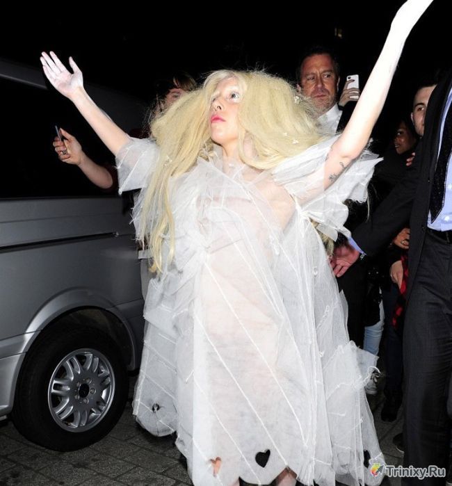 Леди Гага снова выступила обнаженной (14 фото)