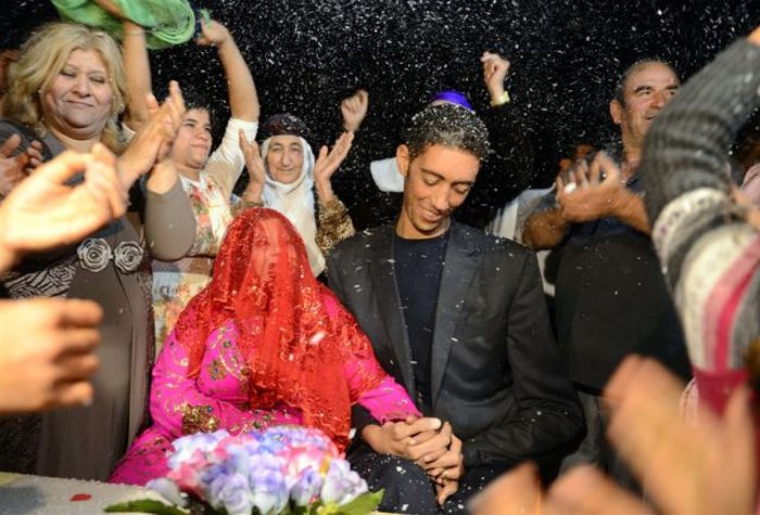 Свадьба самого высокого человека в мире по имени Султан Косен (15 фото)