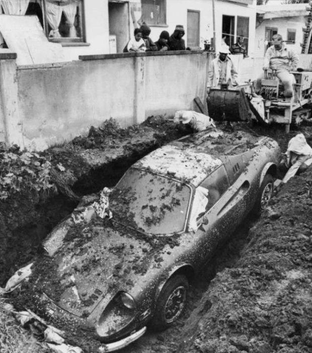 Невероятная история одного спорткара Ferrari (7 фото)