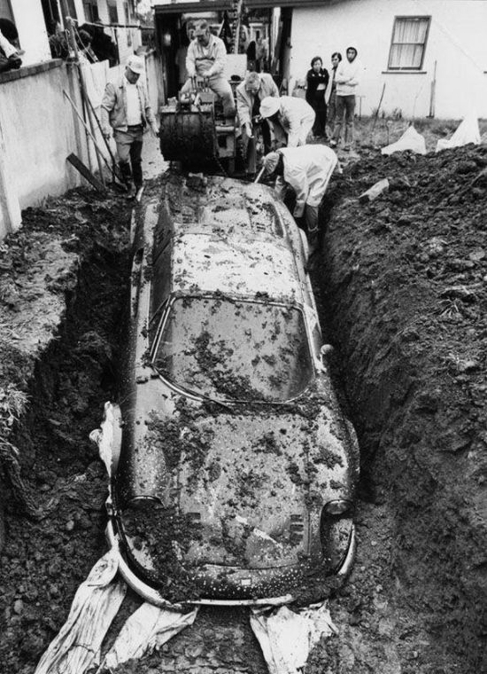 Невероятная история одного спорткара Ferrari (7 фото) Невероятная история одного спорткара Ferrari (7 фото)