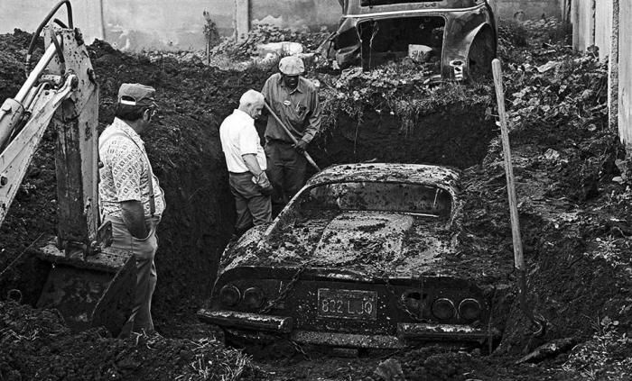 Невероятная история одного спорткара Ferrari (7 фото) Невероятная история одного спорткара Ferrari (7 фото)
