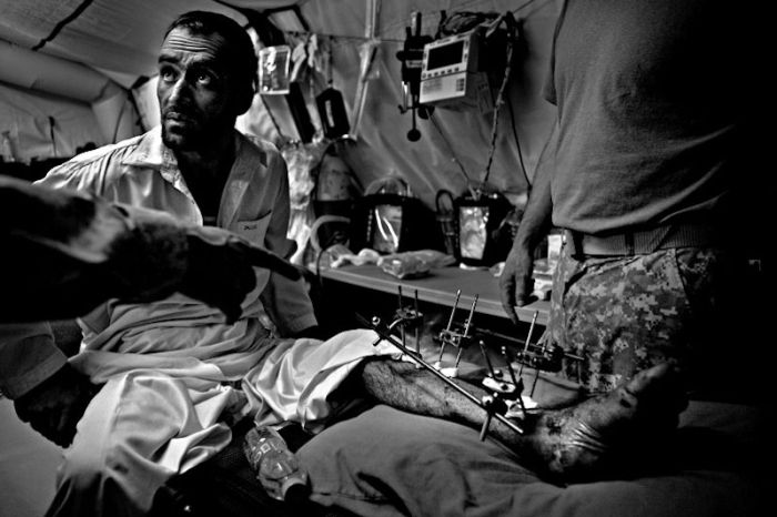 Медики на войне в Афганистане (35 фото)
