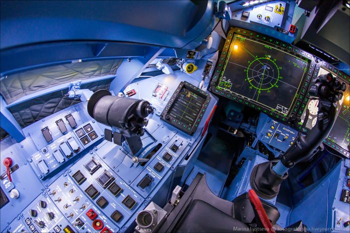 Процедурный тренажер истребителя "Су-35" (21 фото)