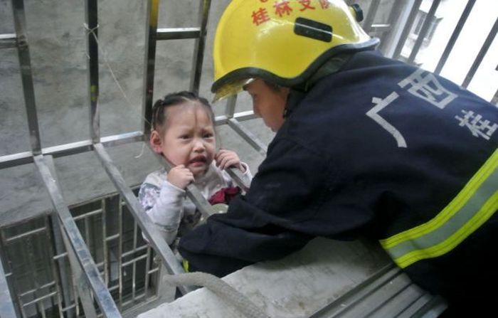 Удивительная случайность, спасшая жизнь трехлетней девочки (4 фото)