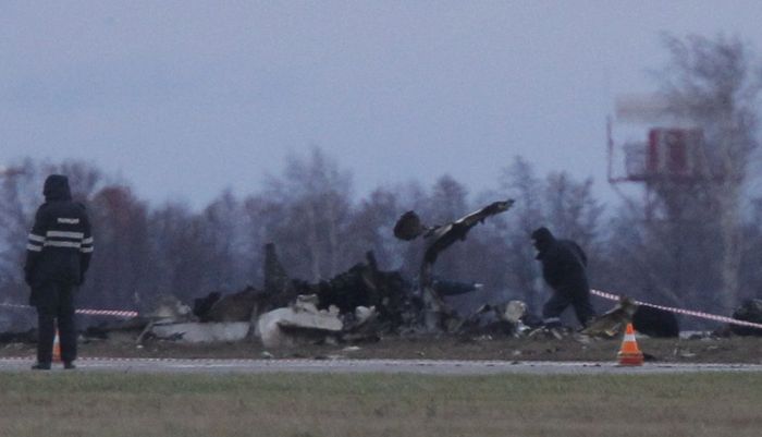 Крушение самолета Boeing-737 компании "Татарстан" в Казани (31 фото + 3 видео)