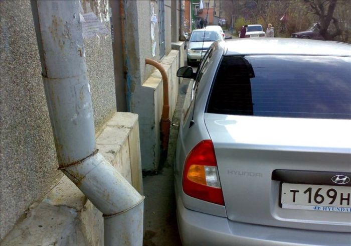 Обнаглевший водитель или "как не нужно парковаться" (5 фото)