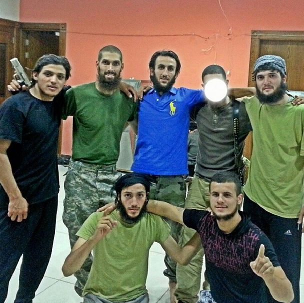 Сирийские повстанцы в социальных сетях (23 фото + 3 видео)