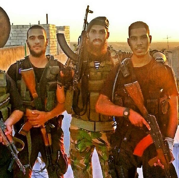 Сирийские повстанцы в социальных сетях (23 фото + 3 видео)