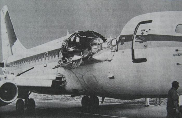 243 Алоха Эрлайнз: невероятная посадка поврежденного самолета (11 фото)