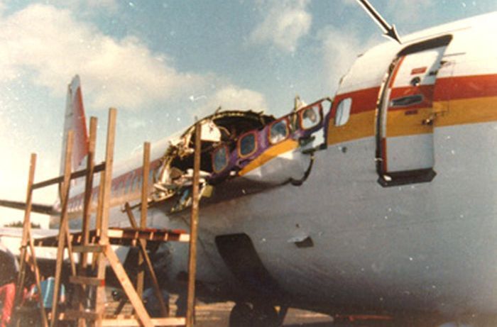 243 Алоха Эрлайнз: невероятная посадка поврежденного самолета (11 фото)