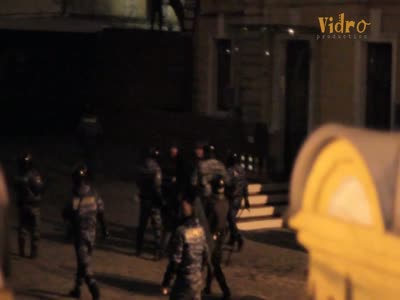 Спецотряд Беркут избивает участников протеста (9.6 мб)