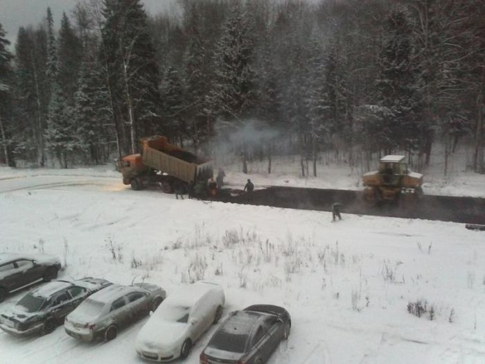 Почему в России такие разбитые дороги? (2 фото)