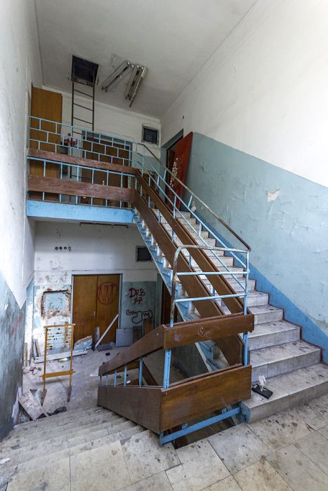 Заброшенная школа в Подмосковье (46 фото)
