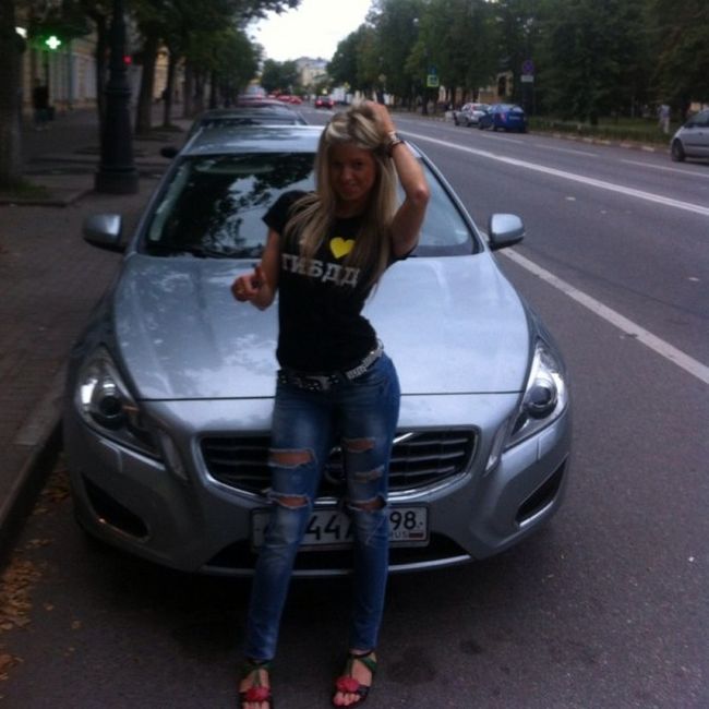 Дочь начальника ОГИБДД Санкт-Петербурга любит лихачить за рулем (10 фото + видео)