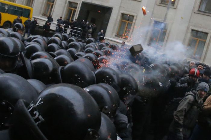 Кадры протеста на Площади Независимости в центре Киева (30 фото)