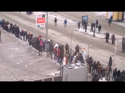 Передача Олимпийского огня в Новосибирске - видео 2 (26.3 мб)