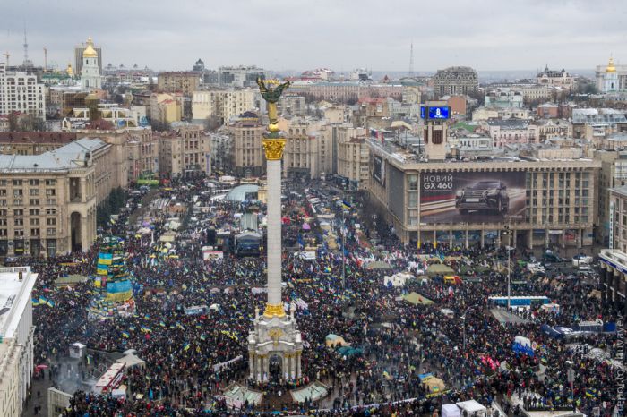 В Киеве начался разгон Майдана (прямая трансляция + 38 фото)