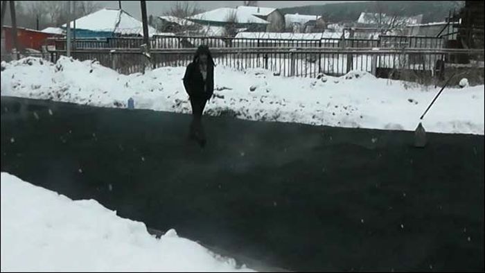 Укладка асфальта поверх снега (27 фото + 2 видео)