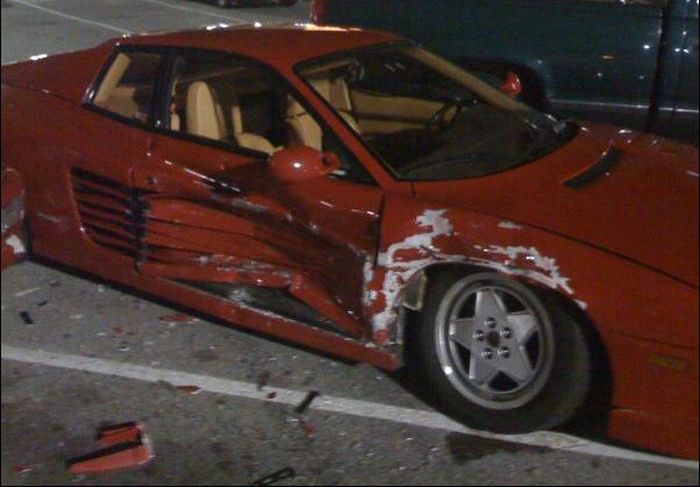 Разбитые вдребезги суперкары Ferrari (45 фото)