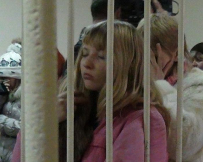 Малолетняя заключенная. Насилие в женской колонии для несовершеннолетних. Женская тюрьма для малолетних. Тюрьмы для несовершеннолетних в России для девочек.