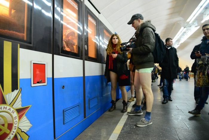Киевляне прокатились на метро в нижнем белье (23 фото + видео)