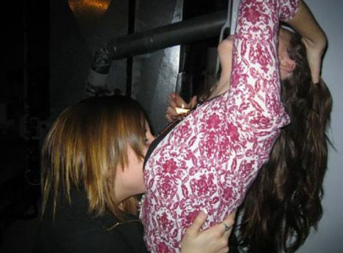 Девушки отрываются на вечеринках (46 фото)