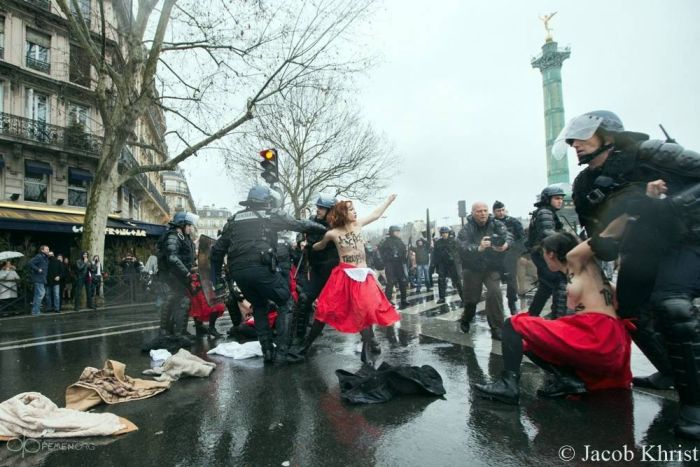 Акция FEMEN против однополых браков (10 фото)