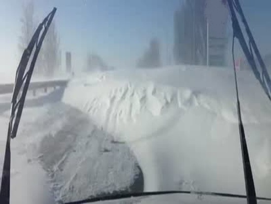Снегопад на Российско-Украинской границе блокировал движение транспорта