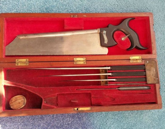 Хирургические инструменты 19 века (9 фото)