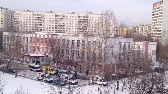 Ученик 11-го класса захватил заложников в московской школе (8 фото)