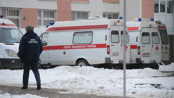 Ученик 11-го класса захватил заложников в московской школе (8 фото)