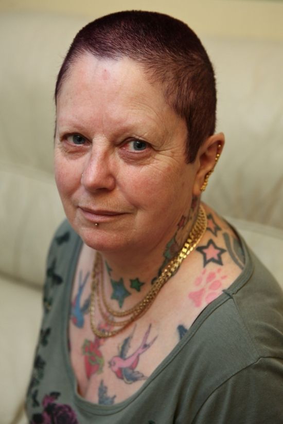 64-летняя бабушка, которая любит татуировки (9 фото)