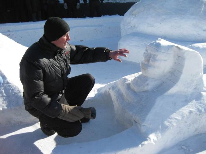 Конкурс снежных скульптур в исправительных колониях Украины (16 фото)