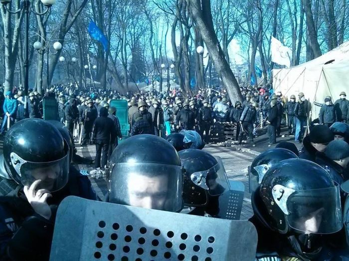 Масштабные беспорядки в центре Киева 18 февраля 2014 года (70 фото + 4 видео)