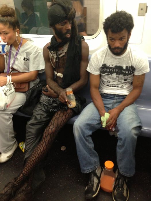 Странная мода у пассажиров в метро (56 фото)