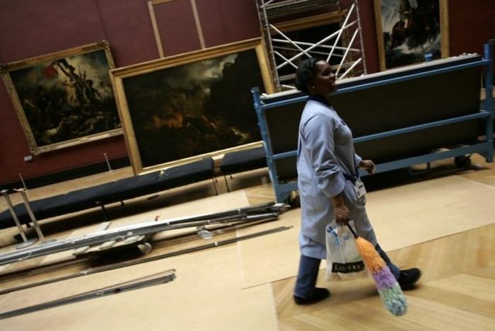 Уборщица выбросила произведение искусства, стоимостью 10 000 евро (3 фото)