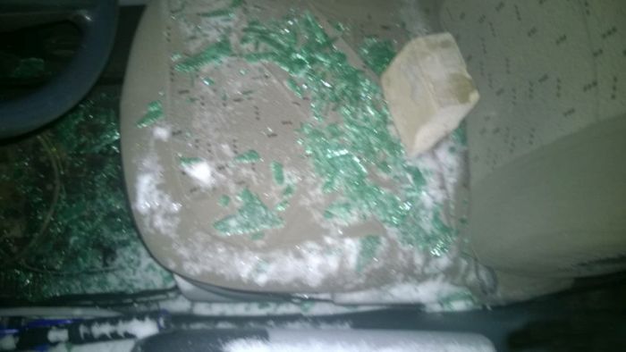 Парень из Подмосковье выследил вандала, разбившего стекло в машине (15 фото)
