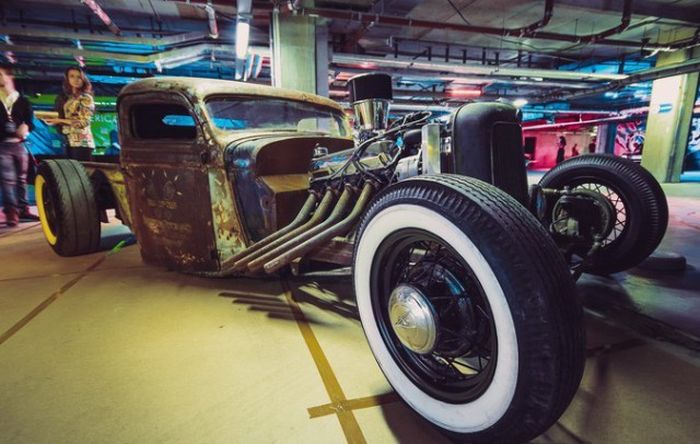 Выставка легендарных автомобилей в Санкт-Петербурге (32 фото)