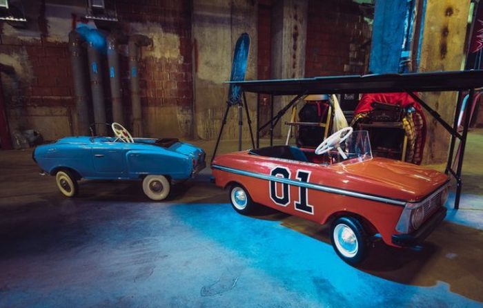 Выставка легендарных автомобилей в Санкт-Петербурге (32 фото)