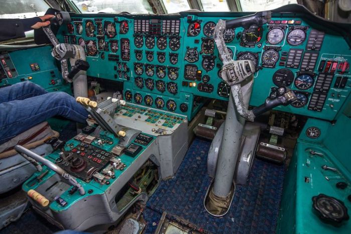 Прогулка по борту самолёта Ил-76Т (36 фото)