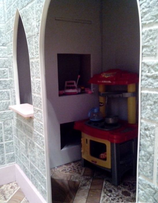 Отец построил сказочный домик для своей дочери (23 фото)