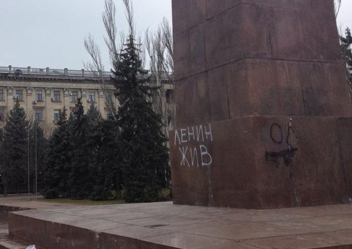 Памятник Ленину в Николаеве - "восстановлен" (2 фото)