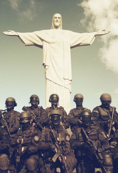 Трудовые будни бразильских спецов (39 фото)
