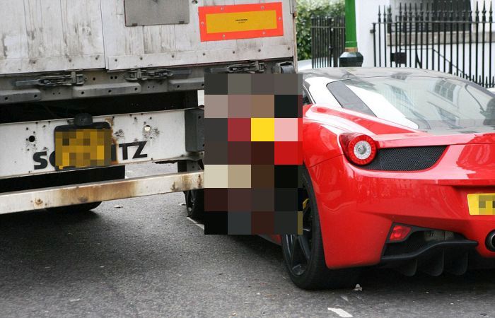 Водитель грузовика не заметил Ferrari 458 Italia (9 фото)