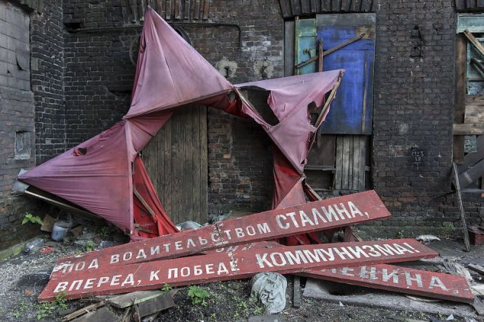 Прогулка по заброшенному заводу "Красный Треугольник" в Санкт-Петербурге (60 фото)