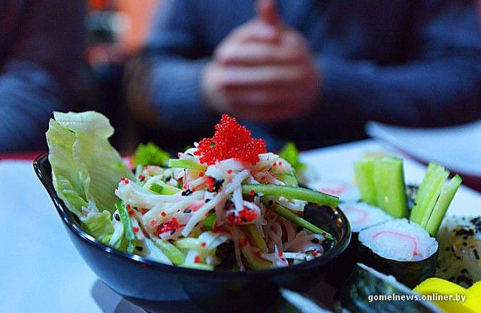 Как японец оценил белорусские суши (15 фото)