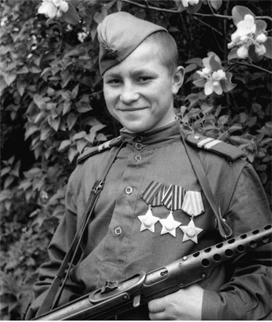 История героя: самый молодой кавалер "Ордена Славы" (3 фото)